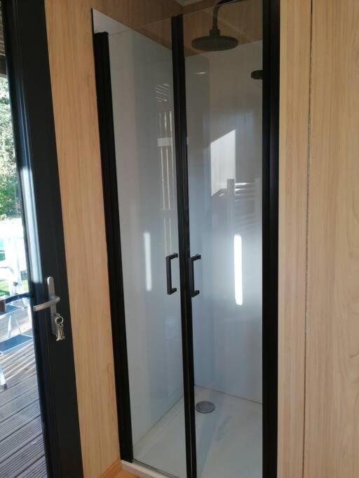 Joli Studio Climatise Avec Jacuzzi Prive Et Entree Independante Fréjus 외부 사진