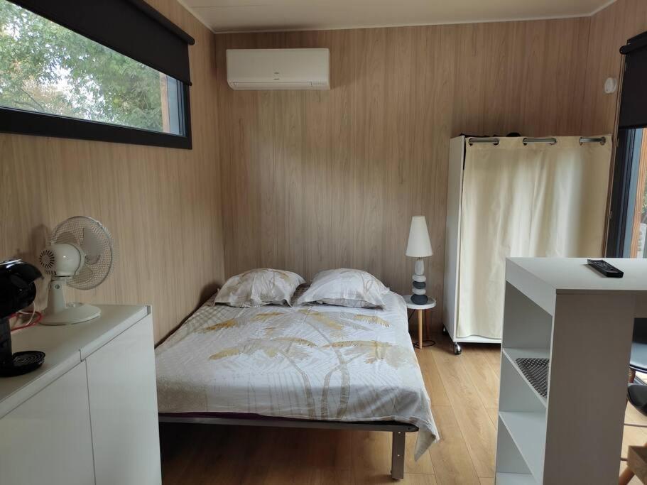 Joli Studio Climatise Avec Jacuzzi Prive Et Entree Independante Fréjus 외부 사진