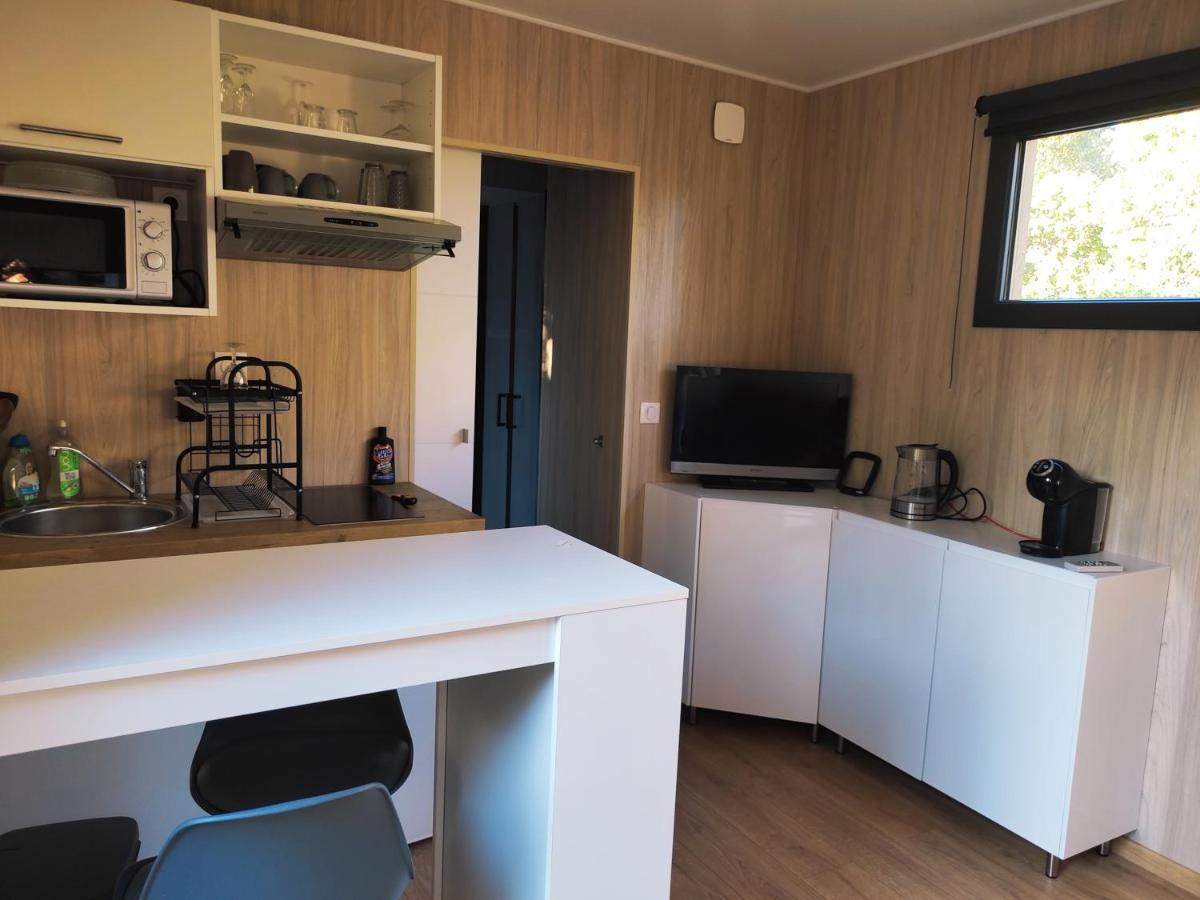 Joli Studio Climatise Avec Jacuzzi Prive Et Entree Independante Fréjus 외부 사진
